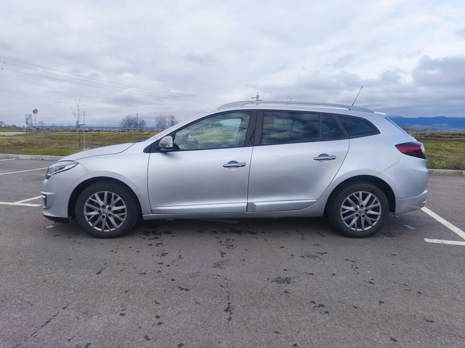 Renault Megane 3 Grandtour 1.5 dCi - изображение 2