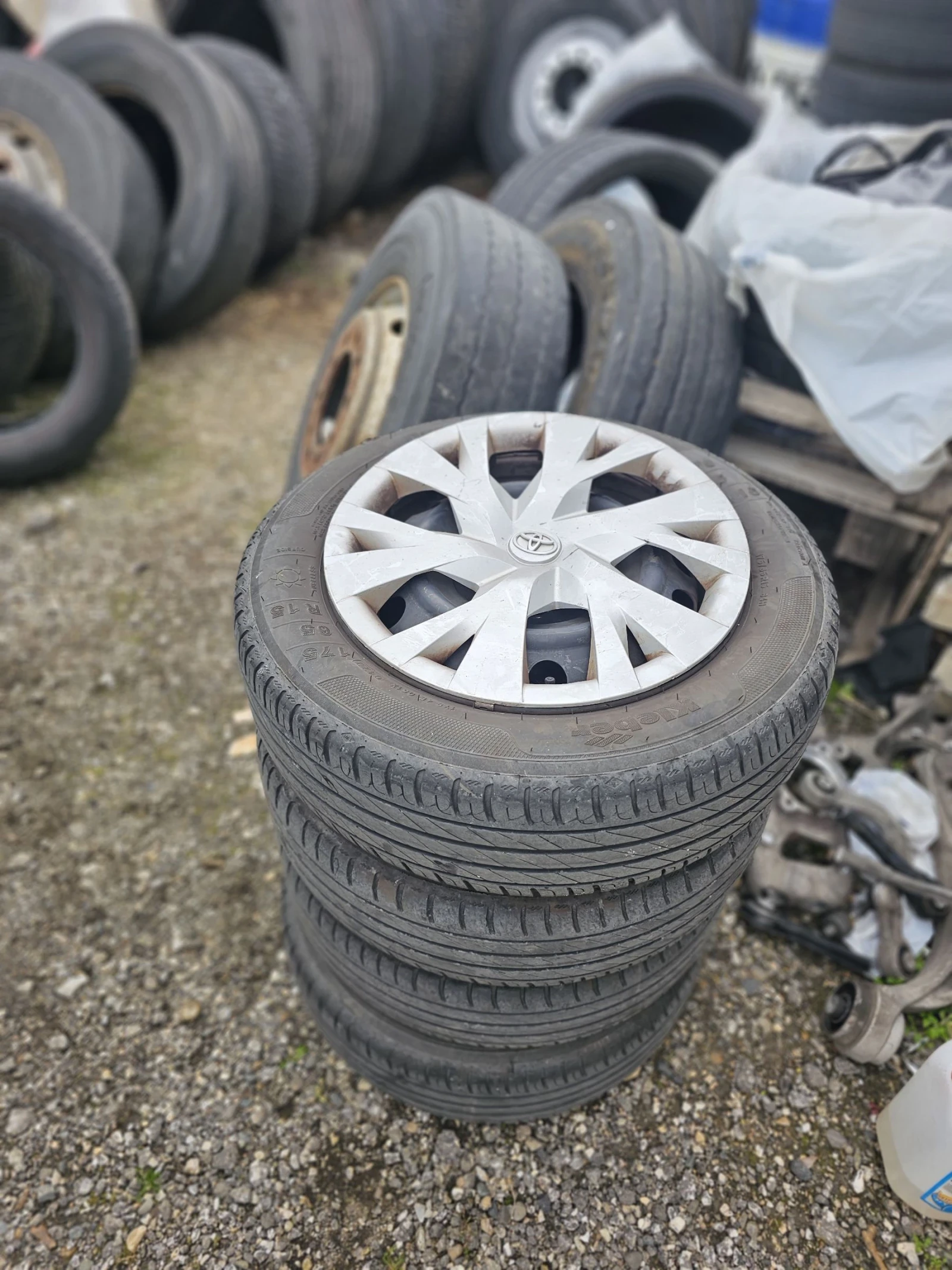 Toyota Yaris Elegance 1.5 e-CVT, снимка 14 - Автомобили и джипове - 53720763