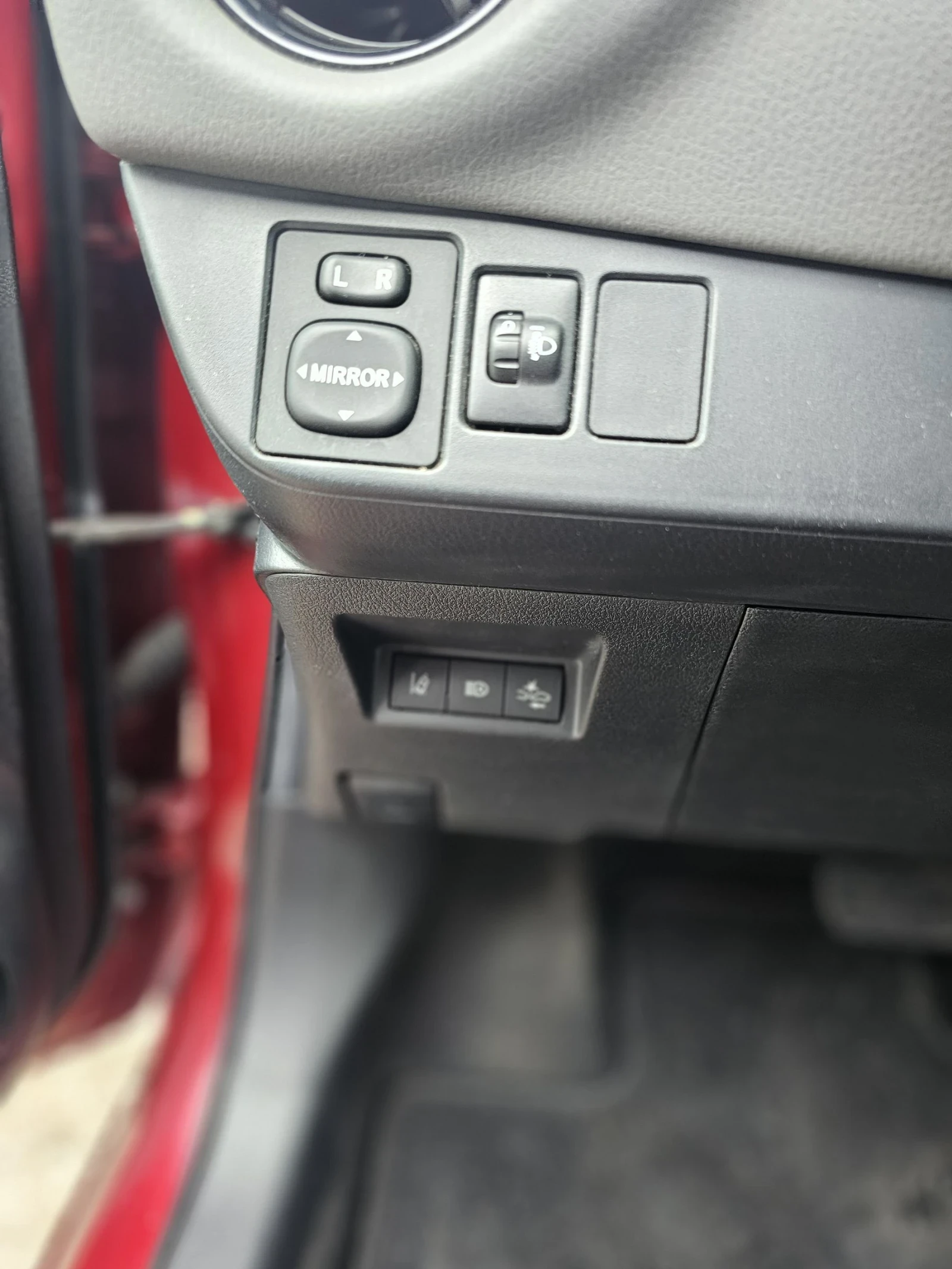 Toyota Yaris Elegance 1.5 e-CVT, снимка 11 - Автомобили и джипове - 53720763