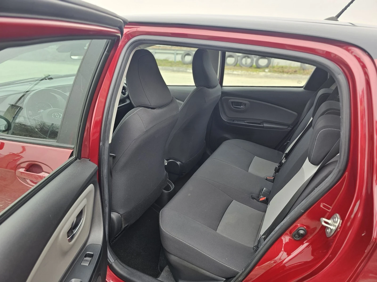 Toyota Yaris Elegance 1.5 e-CVT - изображение 8