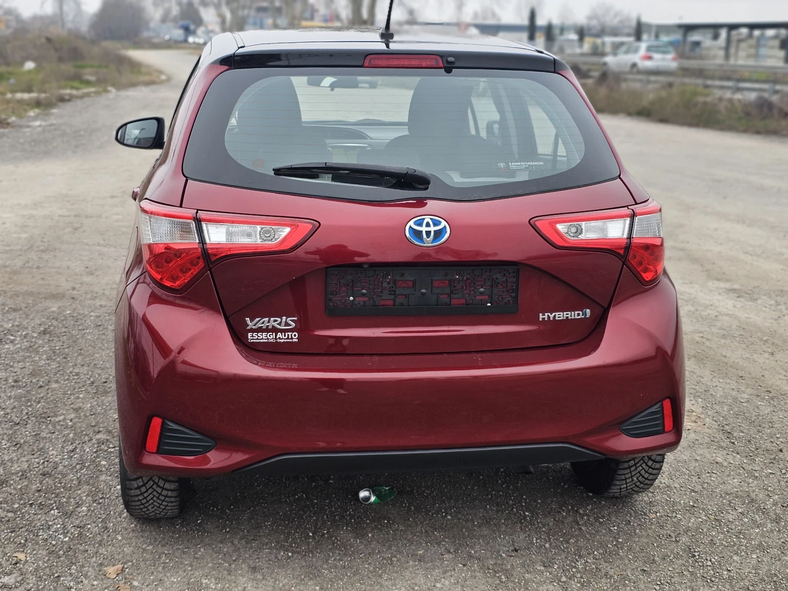 Toyota Yaris Elegance 1.5 e-CVT - изображение 3