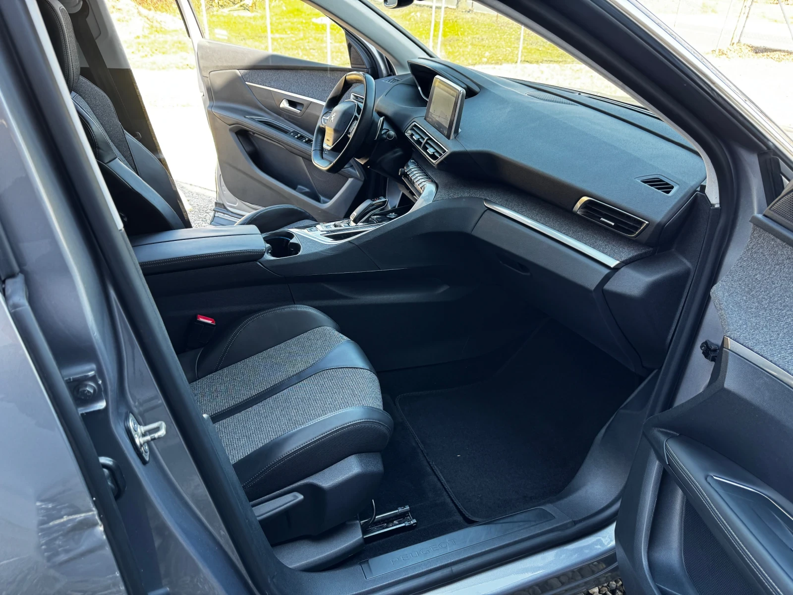 Peugeot 3008 1.5HDI EURO 6D, снимка 15 - Автомобили и джипове - 53733309