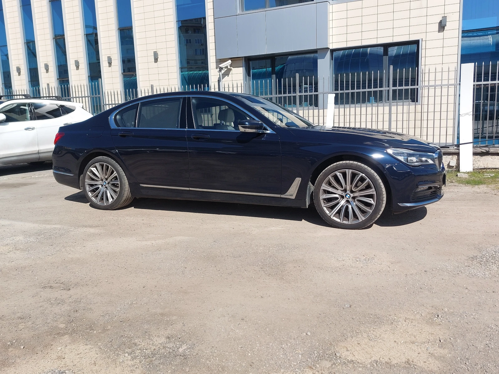 BMW 730 730D xDrive и 750i M-SPORT xDrive 2БРОЯ, снимка 14 - Автомобили и джипове - 53768080