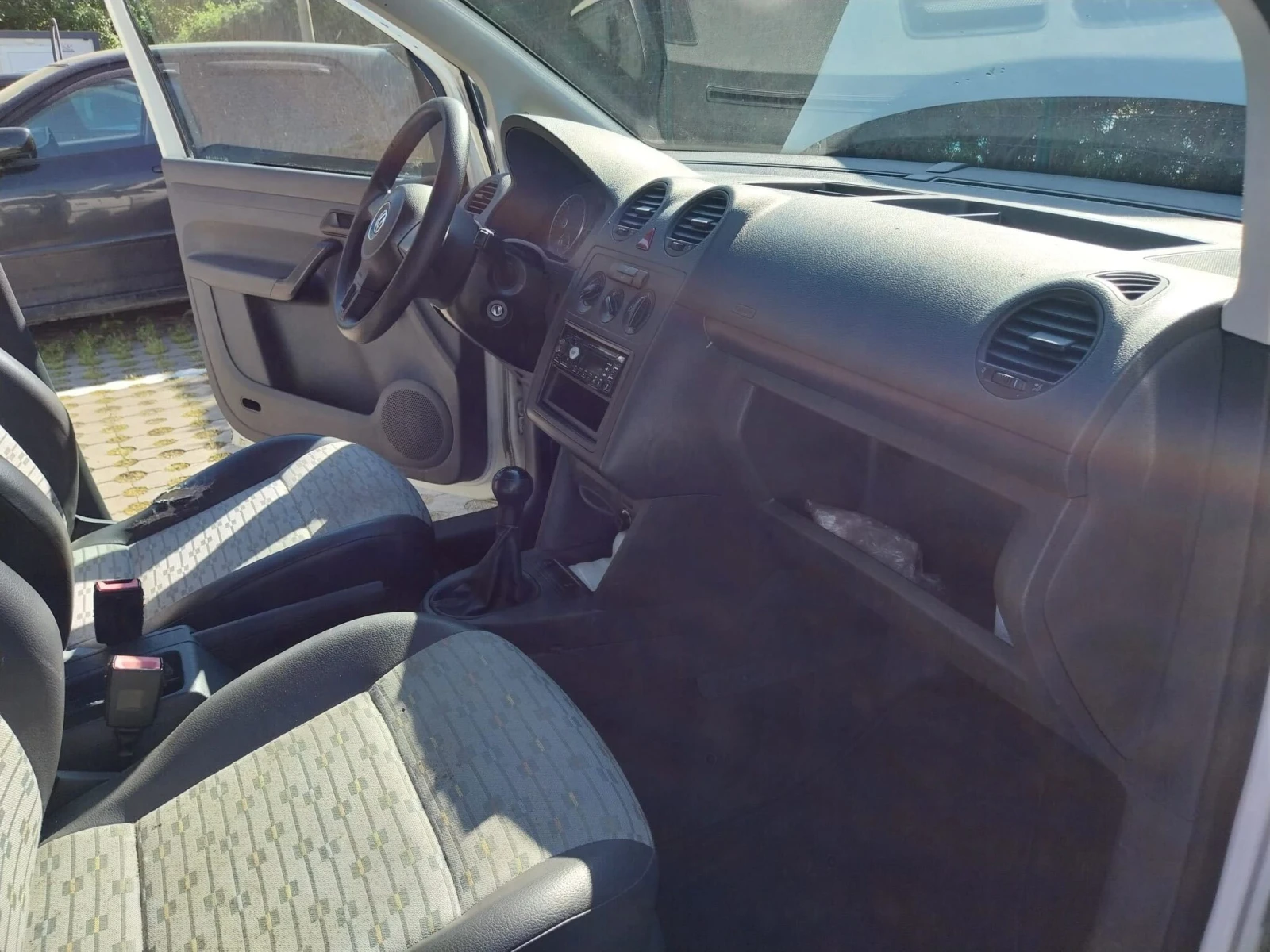 VW Caddy 1.6, снимка 8 - Автомобили и джипове - 54759047