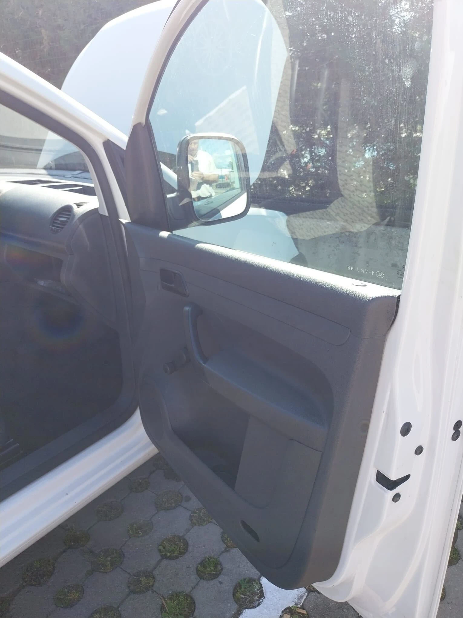 VW Caddy 1.6, снимка 7 - Автомобили и джипове - 54759047