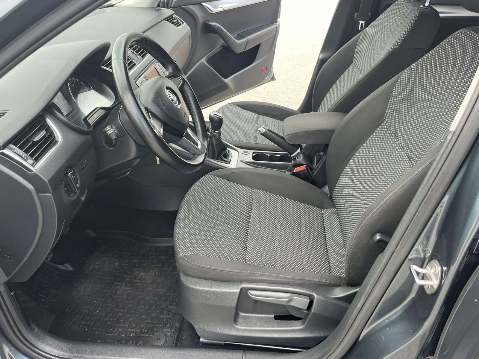 Skoda Octavia 1.6TDI 110кс 4Х4 6 СКОРОСТИ КЛИМАТИК АВТОПИЛОТ , снимка 8 - Автомобили и джипове - 55270252