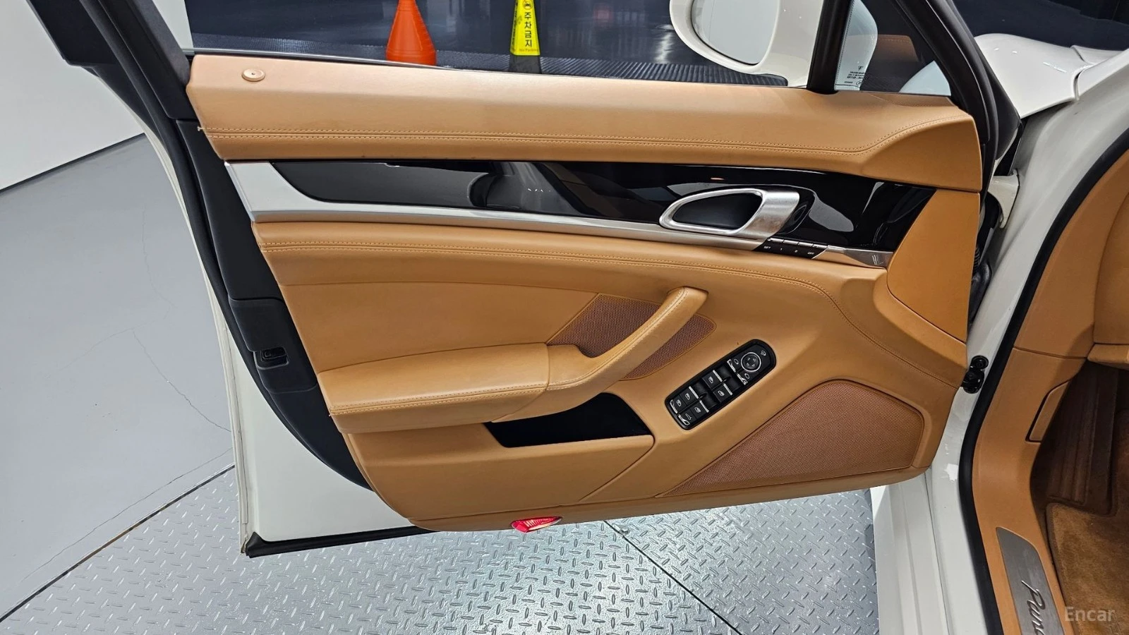 Porsche Panamera D Автокредит Цена до България, снимка 14 - Автомобили и джипове - 55486971