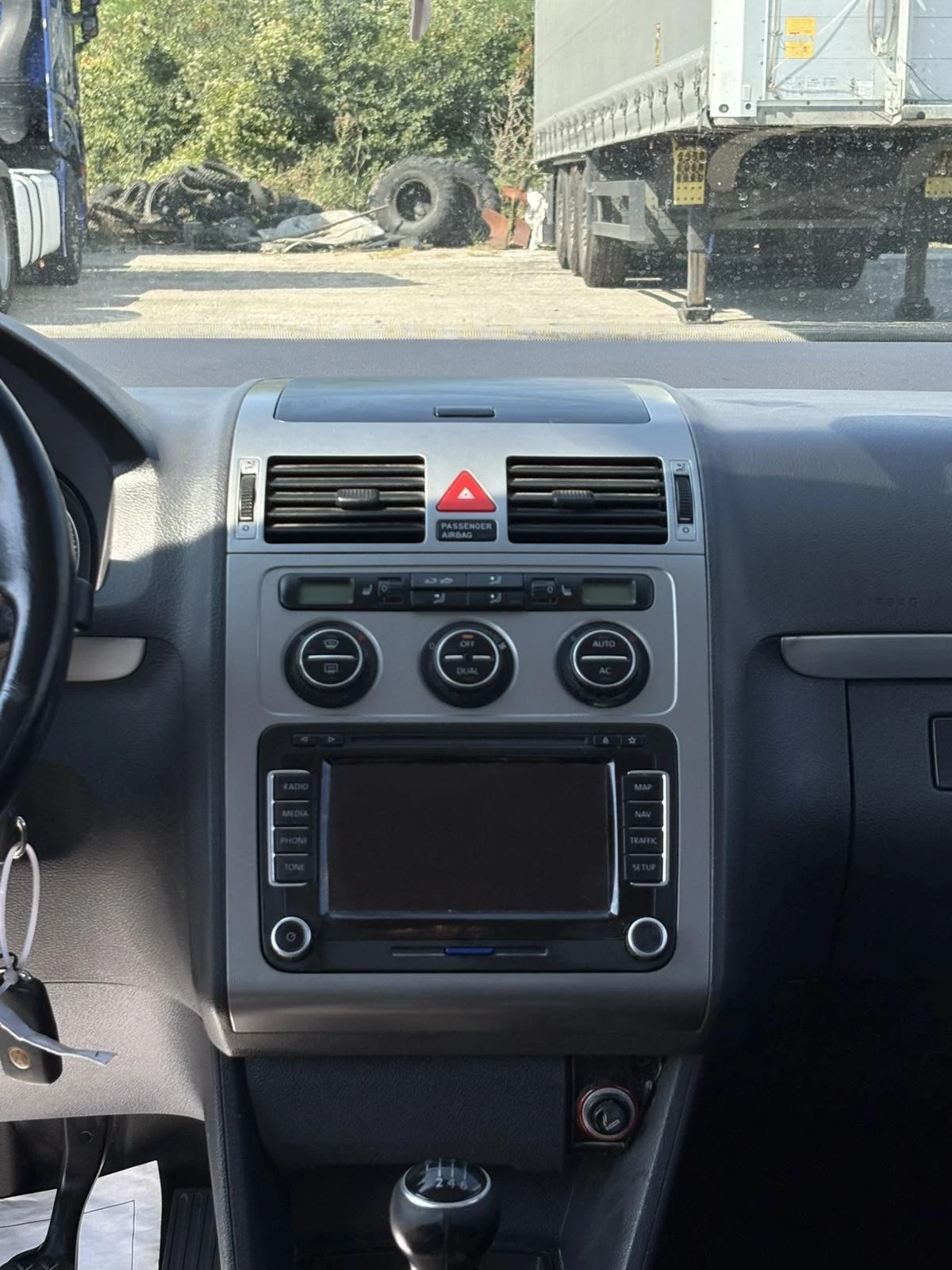 VW Touran 1.9TDI -7местен, снимка 7 - Автомобили и джипове - 55770595