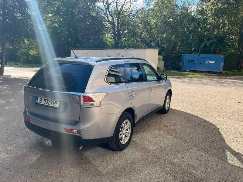 Mitsubishi Outlander, снимка 3 - Автомобили и джипове - 47667430