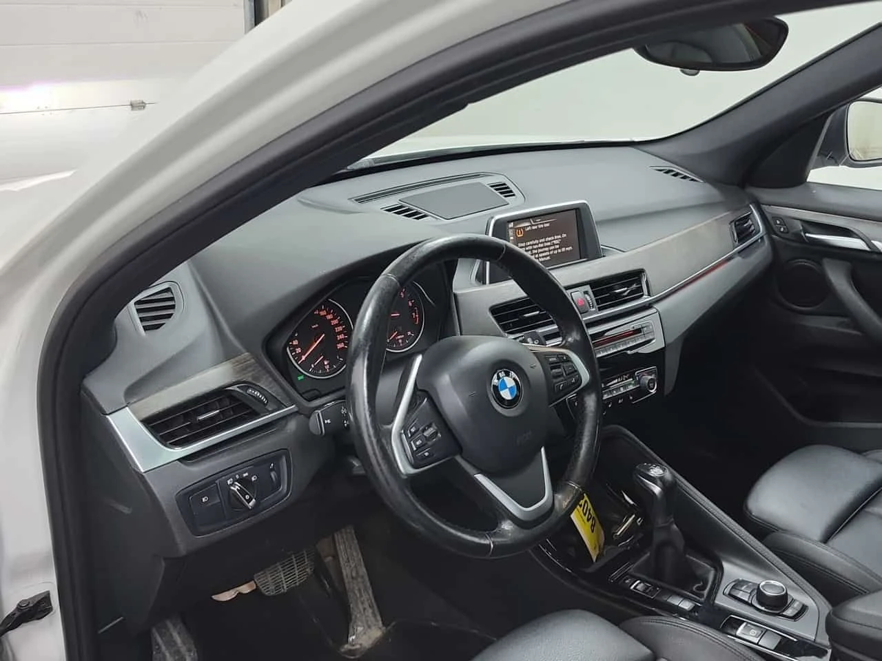 BMW X1 XDRIVE28I /CARFAX / Подгрев/Панорама/2 ключа/Памет, снимка 9 - Автомобили и джипове - 53818485