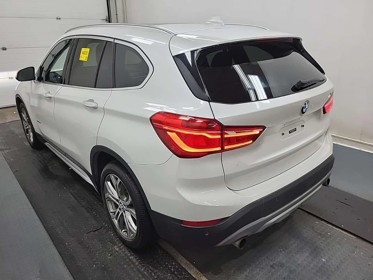 BMW X1 XDRIVE28I /CARFAX / Подгрев/Панорама/2 ключа/Памет, снимка 5 - Автомобили и джипове - 53818485
