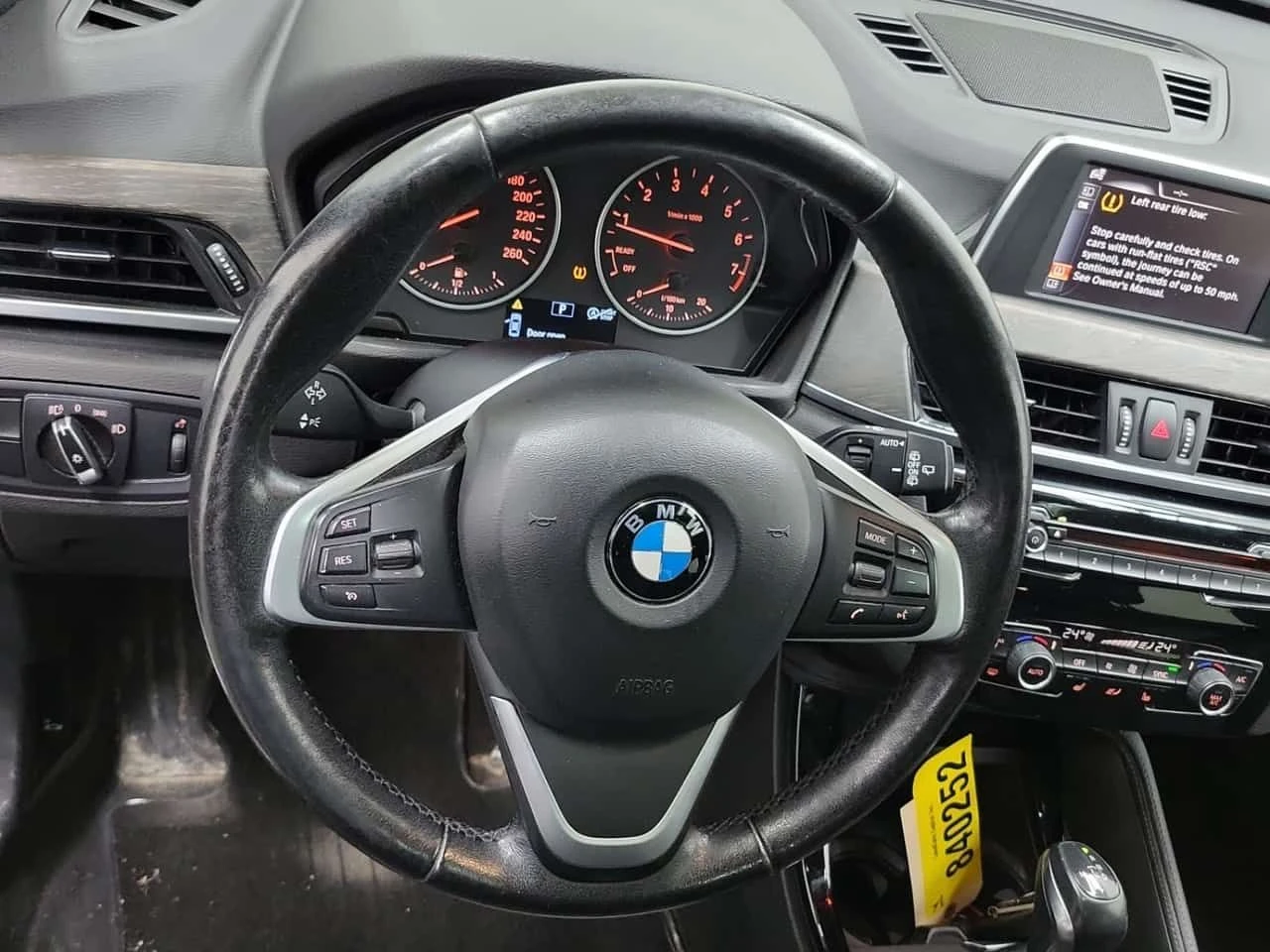BMW X1 XDRIVE28I /CARFAX / Подгрев/Панорама/2 ключа/Памет, снимка 11 - Автомобили и джипове - 53818485