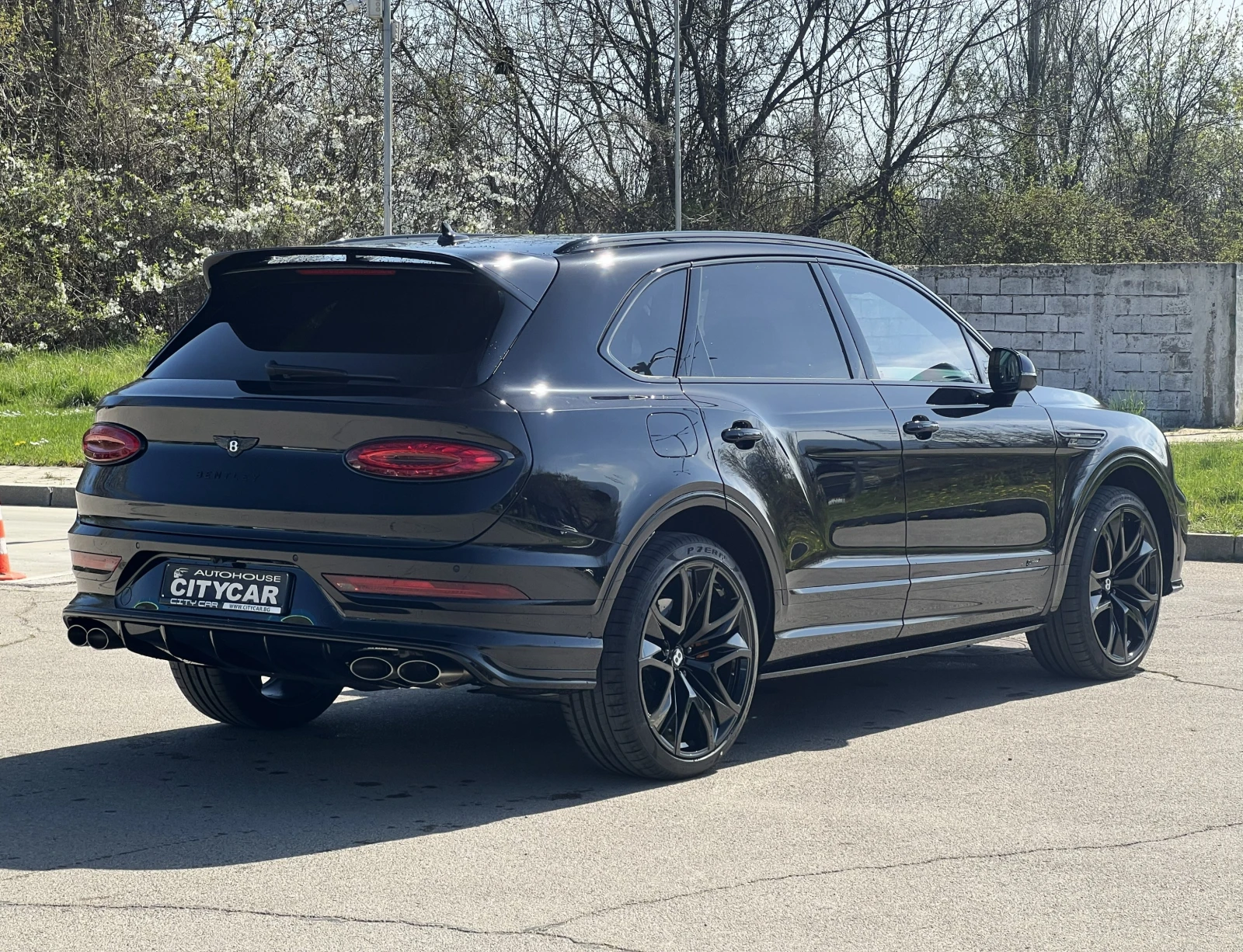Bentley Bentayga SPEED/ NEW MODEL/CERAMIC/AKRAPOVIC/PANO/NAIM/, снимка 6 - Автомобили и джипове - 54227389