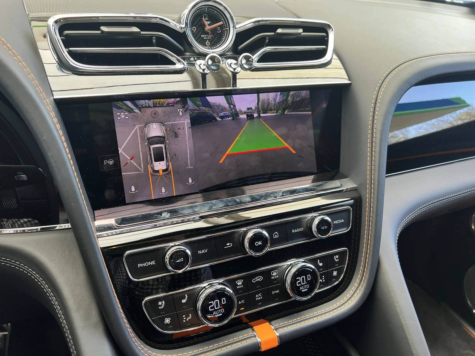 Bentley Bentayga SPEED/ NEW MODEL/CERAMIC/AKRAPOVIC/PANO/NAIM/, снимка 10 - Автомобили и джипове - 54227389