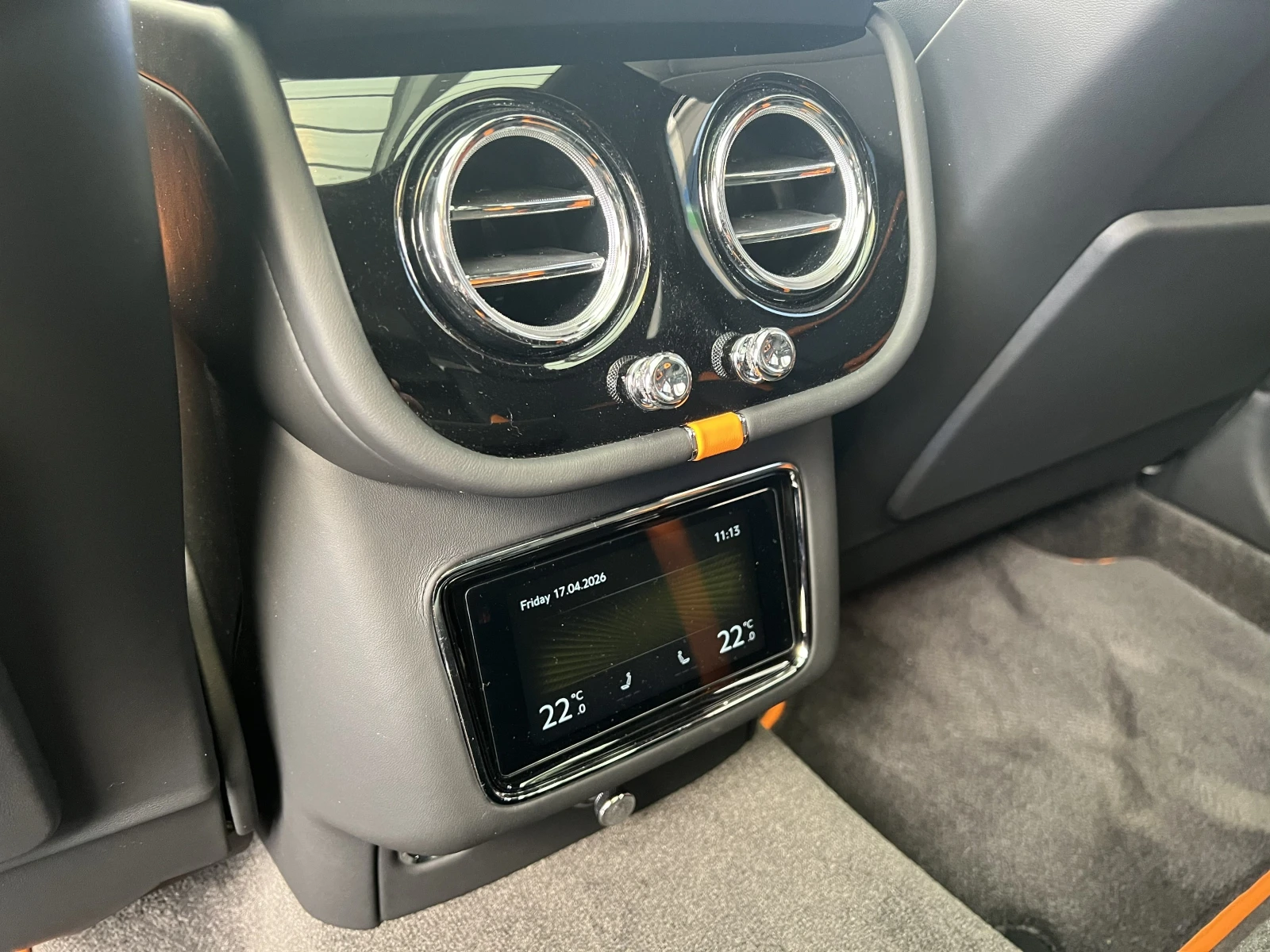 Bentley Bentayga SPEED/ NEW MODEL/CERAMIC/AKRAPOVIC/PANO/NAIM/, снимка 13 - Автомобили и джипове - 54227389