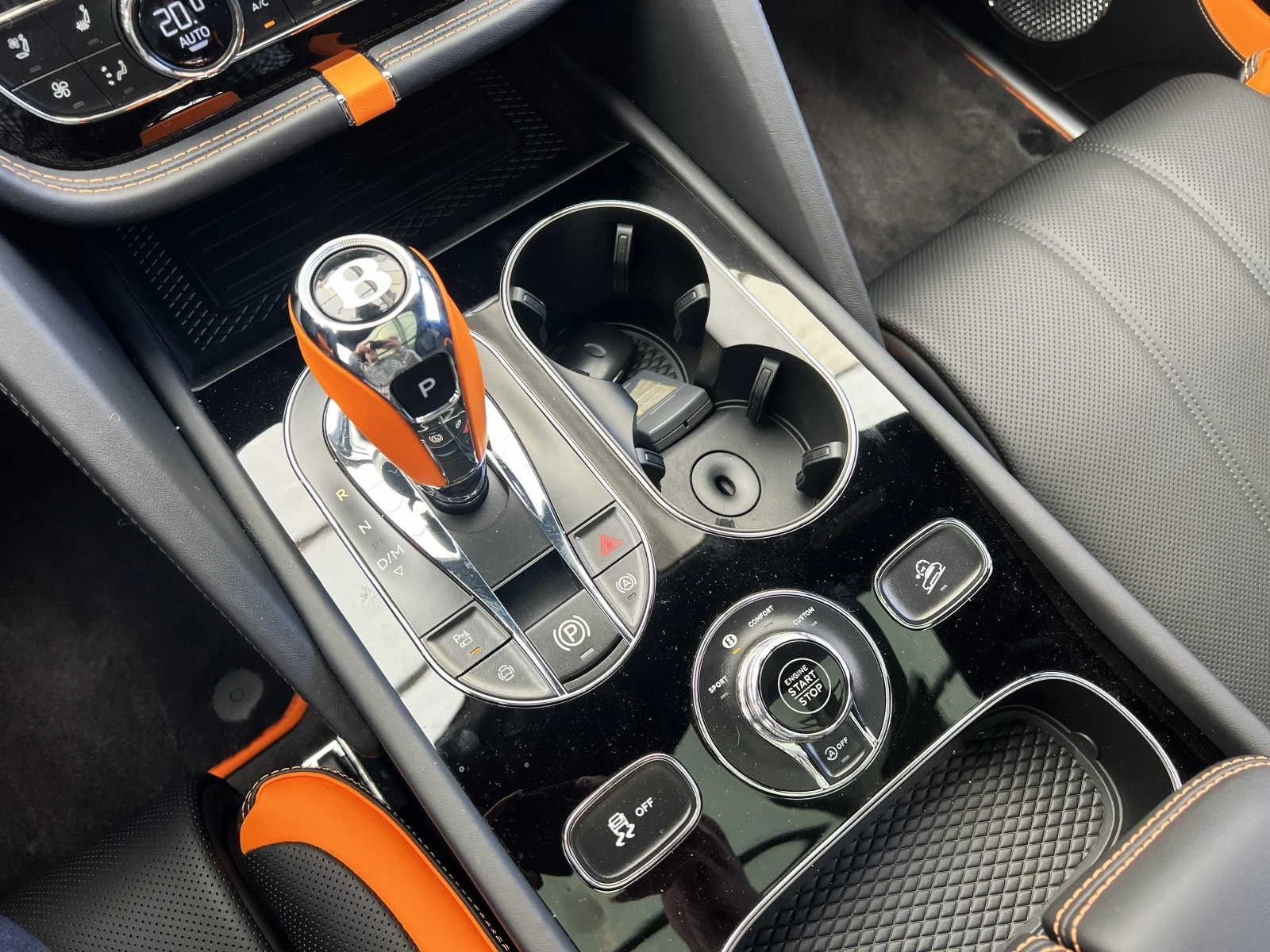 Bentley Bentayga SPEED/ NEW MODEL/CERAMIC/AKRAPOVIC/PANO/NAIM/, снимка 11 - Автомобили и джипове - 54227389