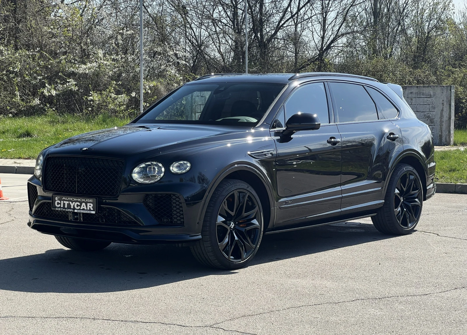 Bentley Bentayga SPEED/ NEW MODEL/CERAMIC/AKRAPOVIC/PANO/NAIM/, снимка 3 - Автомобили и джипове - 54227389