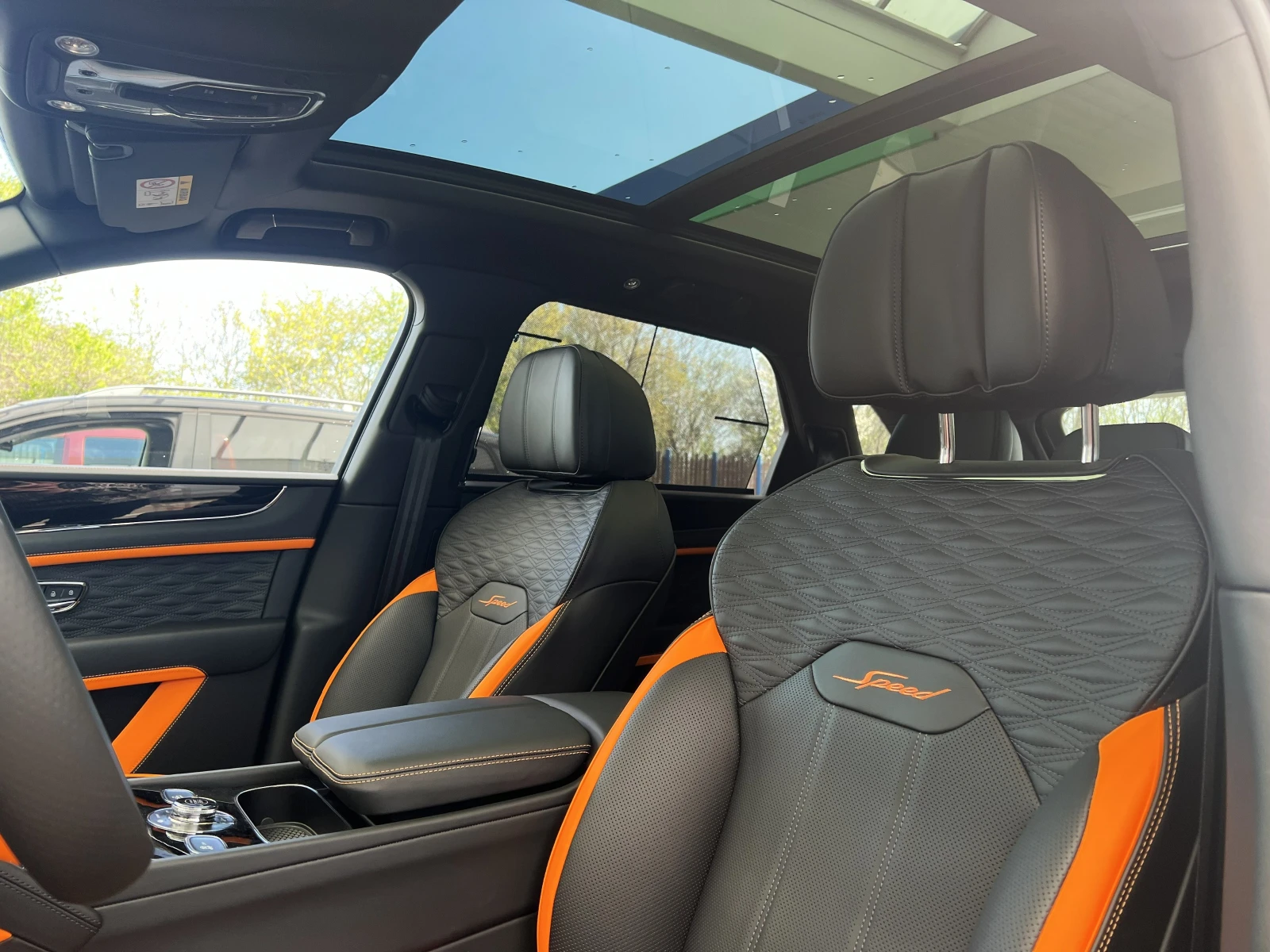 Bentley Bentayga SPEED/ NEW MODEL/CERAMIC/AKRAPOVIC/PANO/NAIM/, снимка 8 - Автомобили и джипове - 54227389