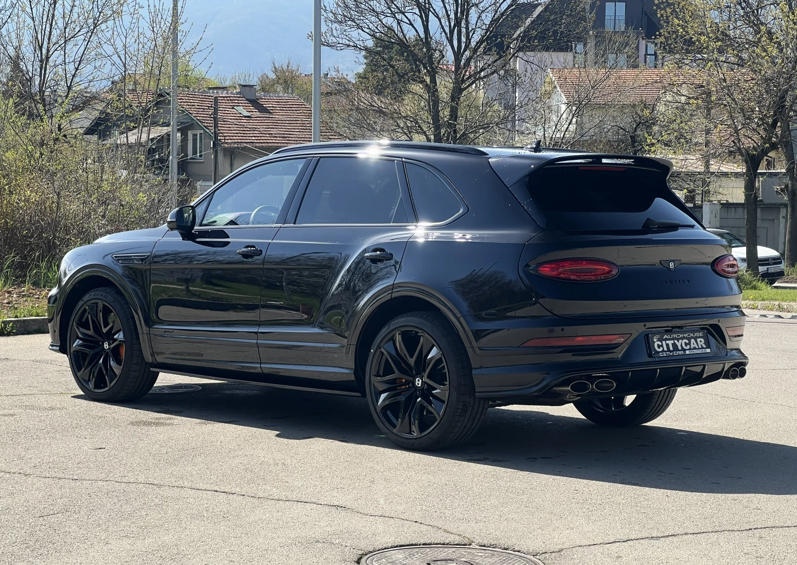 Bentley Bentayga SPEED/ NEW MODEL/CERAMIC/AKRAPOVIC/PANO/NAIM/, снимка 4 - Автомобили и джипове - 54227389