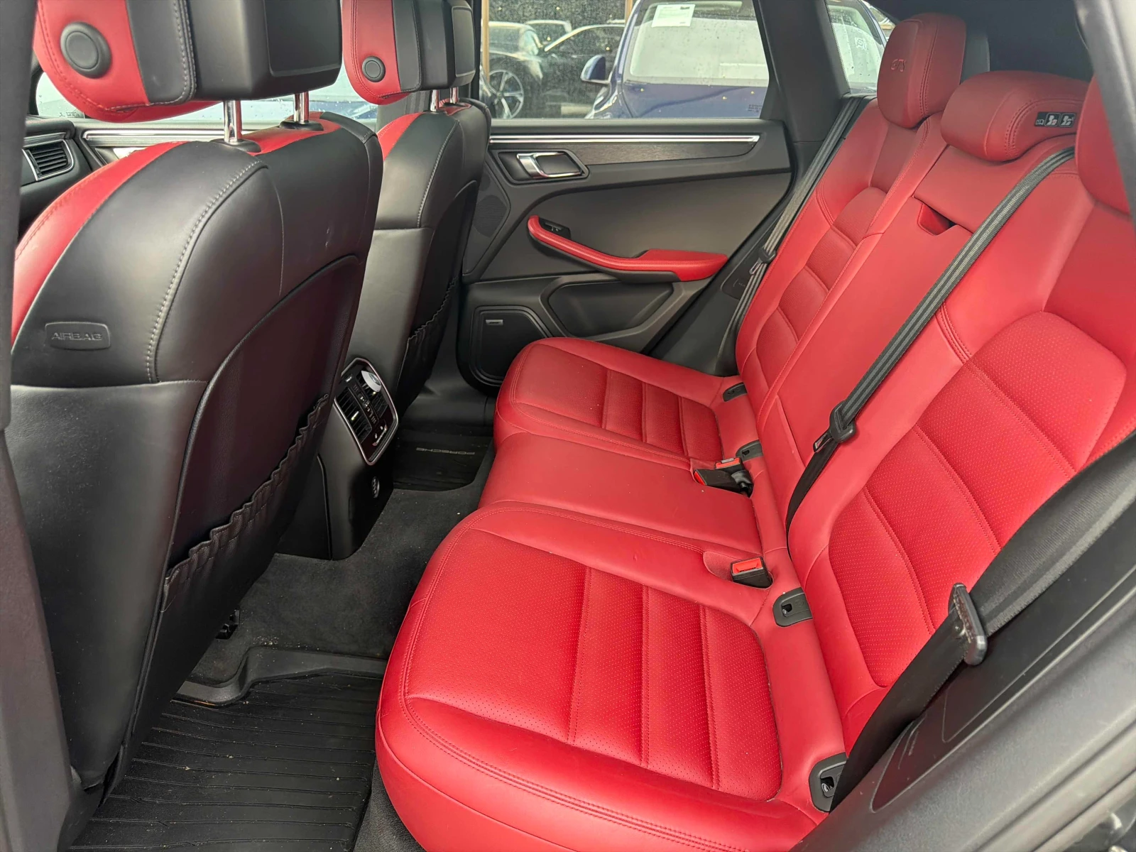 Porsche Macan GTS* Porsche LED* Карбон* Въздух* Bose* Червена ко, снимка 9 - Автомобили и джипове - 54928698