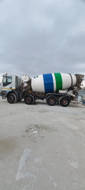 Бетон миксер Iveco Тракер, снимка 11