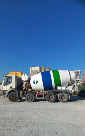 Бетон миксер Iveco Тракер, снимка 2