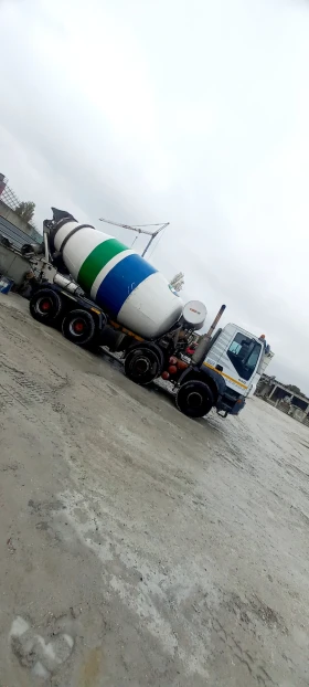 Бетон миксер Iveco Тракер, снимка 7
