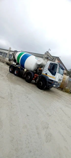 Бетон миксер Iveco Тракер, снимка 6