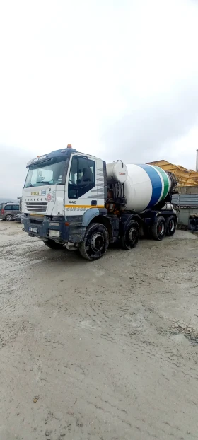 Бетон миксер Iveco Тракер, снимка 9