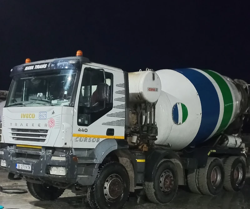 Бетон миксер Iveco Тракер