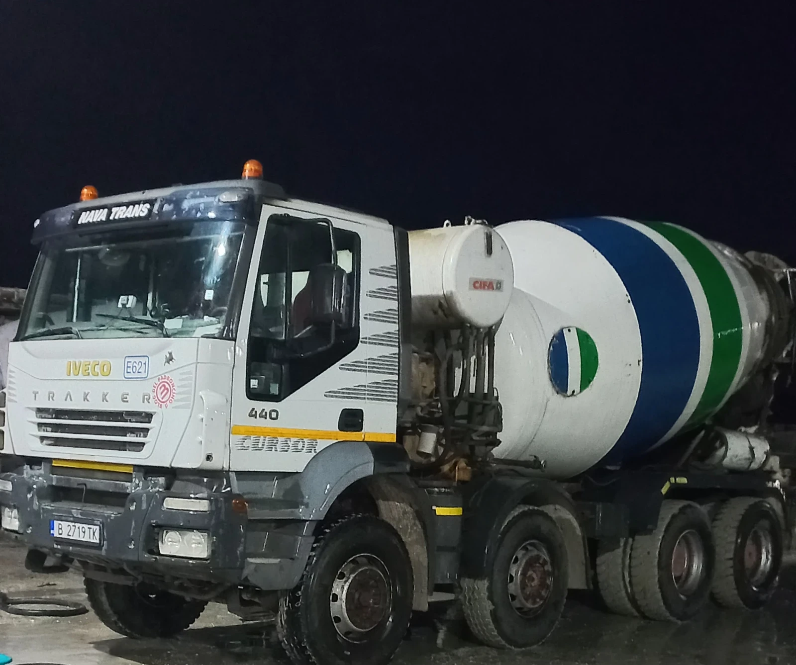 Бетон миксер Iveco Тракер, снимка 1