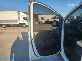 Hyundai Staria, снимка 12