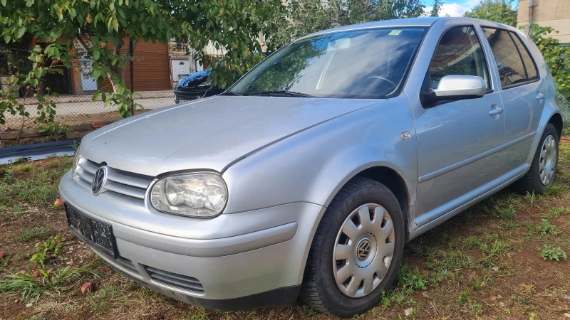 VW Golf, снимка 1 - Автомобили и джипове - 47287931