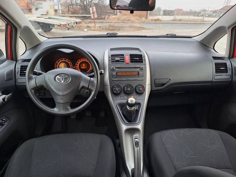 Toyota Auris 1, 3i, ГАЗ, 6ск., снимка 10 - Автомобили и джипове - 48212900