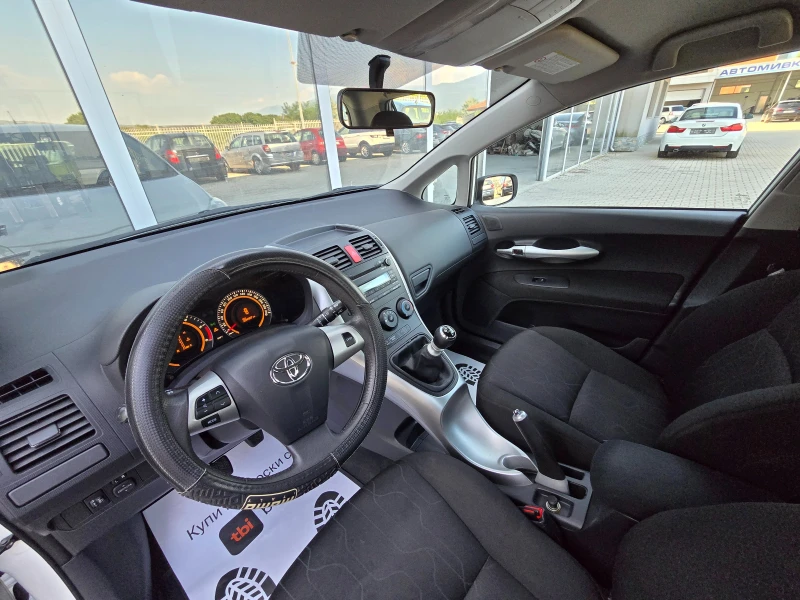 Toyota Auris D-4D !! FACELIFT !!, снимка 12 - Автомобили и джипове - 52322579