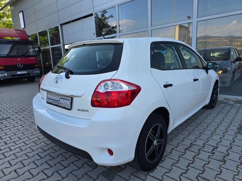 Toyota Auris D-4D !! FACELIFT !!, снимка 7 - Автомобили и джипове - 52322579