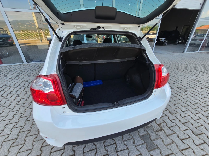 Toyota Auris D-4D !! FACELIFT !!, снимка 17 - Автомобили и джипове - 52322579
