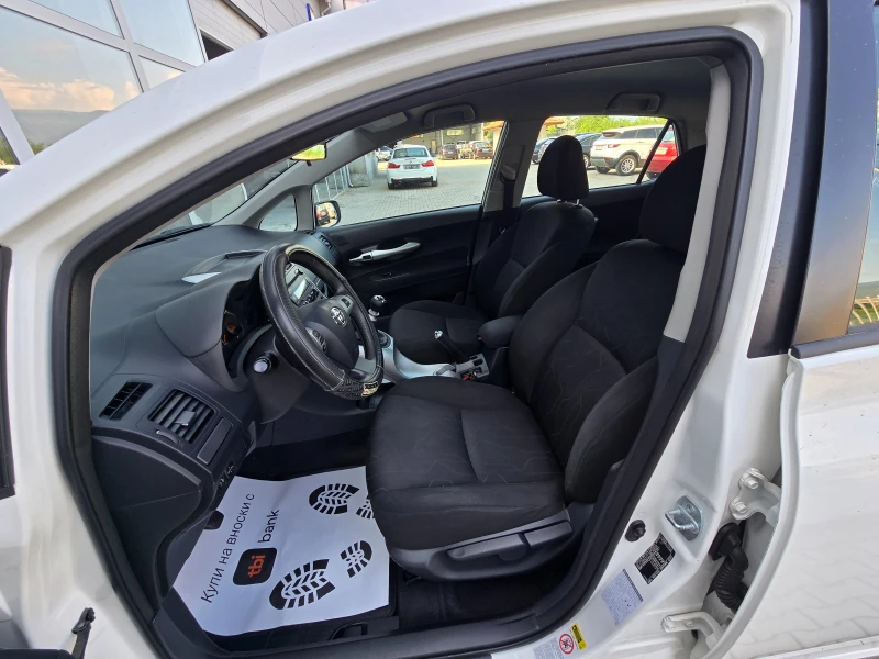 Toyota Auris D-4D !! FACELIFT !!, снимка 11 - Автомобили и джипове - 52322579