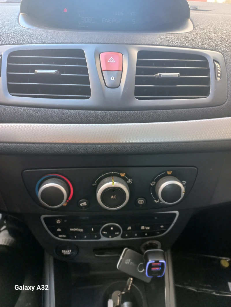 Renault Megane Renault Megan 1.5, 110 К.С., 6 СКОРОСТИ, снимка 9 - Автомобили и джипове - 52356808