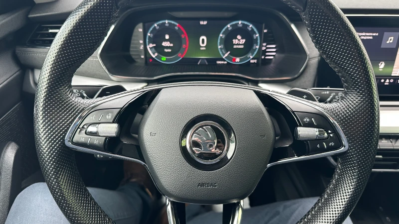 Skoda Octavia 2.0 TDI Automatic 4x4, снимка 13 - Автомобили и джипове - 52537771