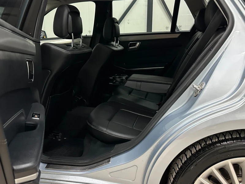 Mercedes-Benz E 350 * DISTR* ПОДГРЕВ* 4MATIC* , снимка 17 - Автомобили и джипове - 52864607