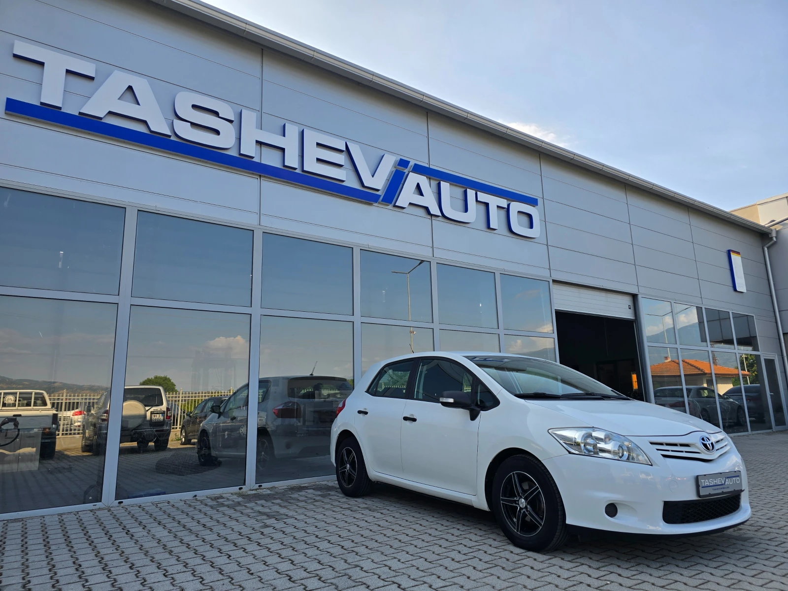 Toyota Auris D-4D !! FACELIFT !!, снимка 1