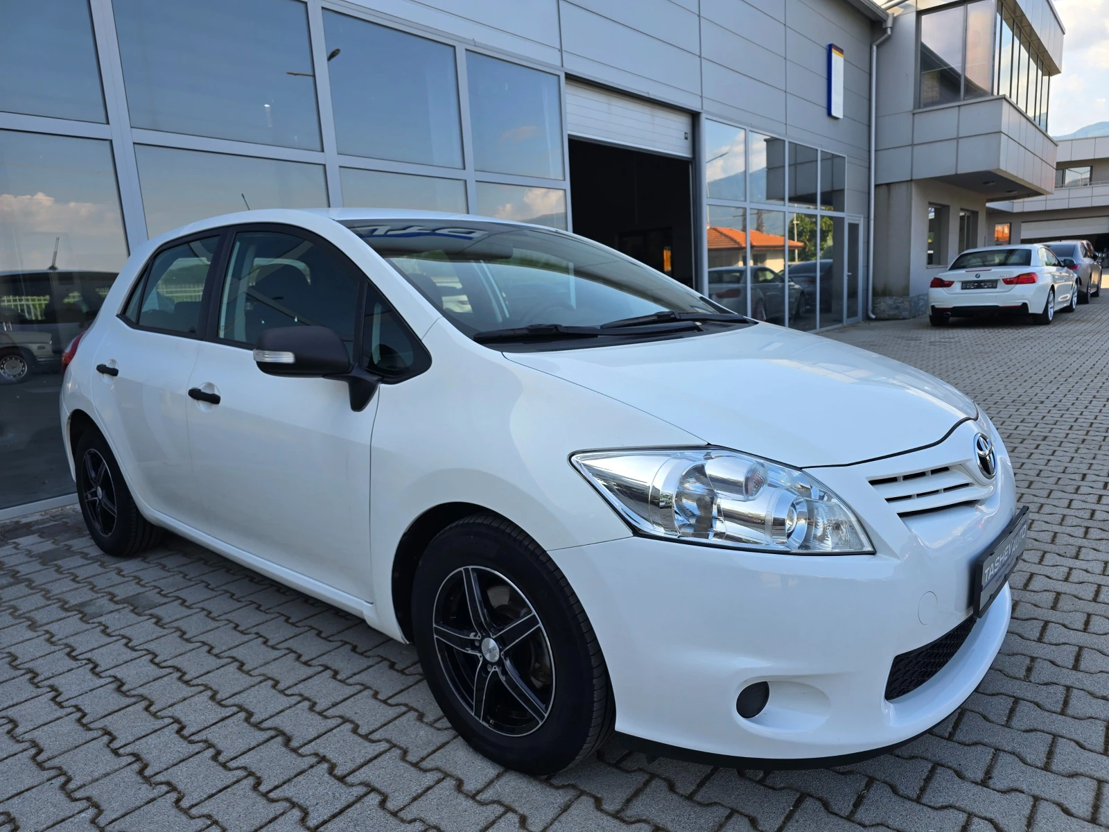 Toyota Auris D-4D !! FACELIFT !! - изображение 2