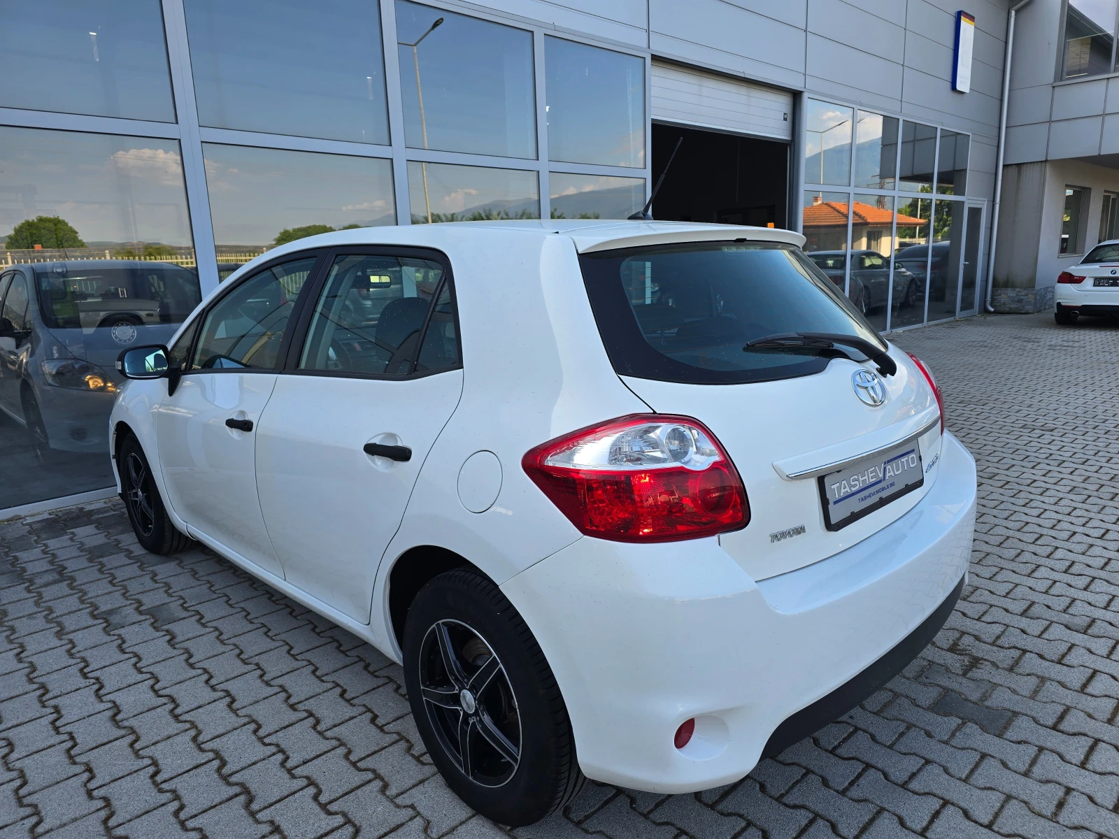 Toyota Auris D-4D !! FACELIFT !! - изображение 9