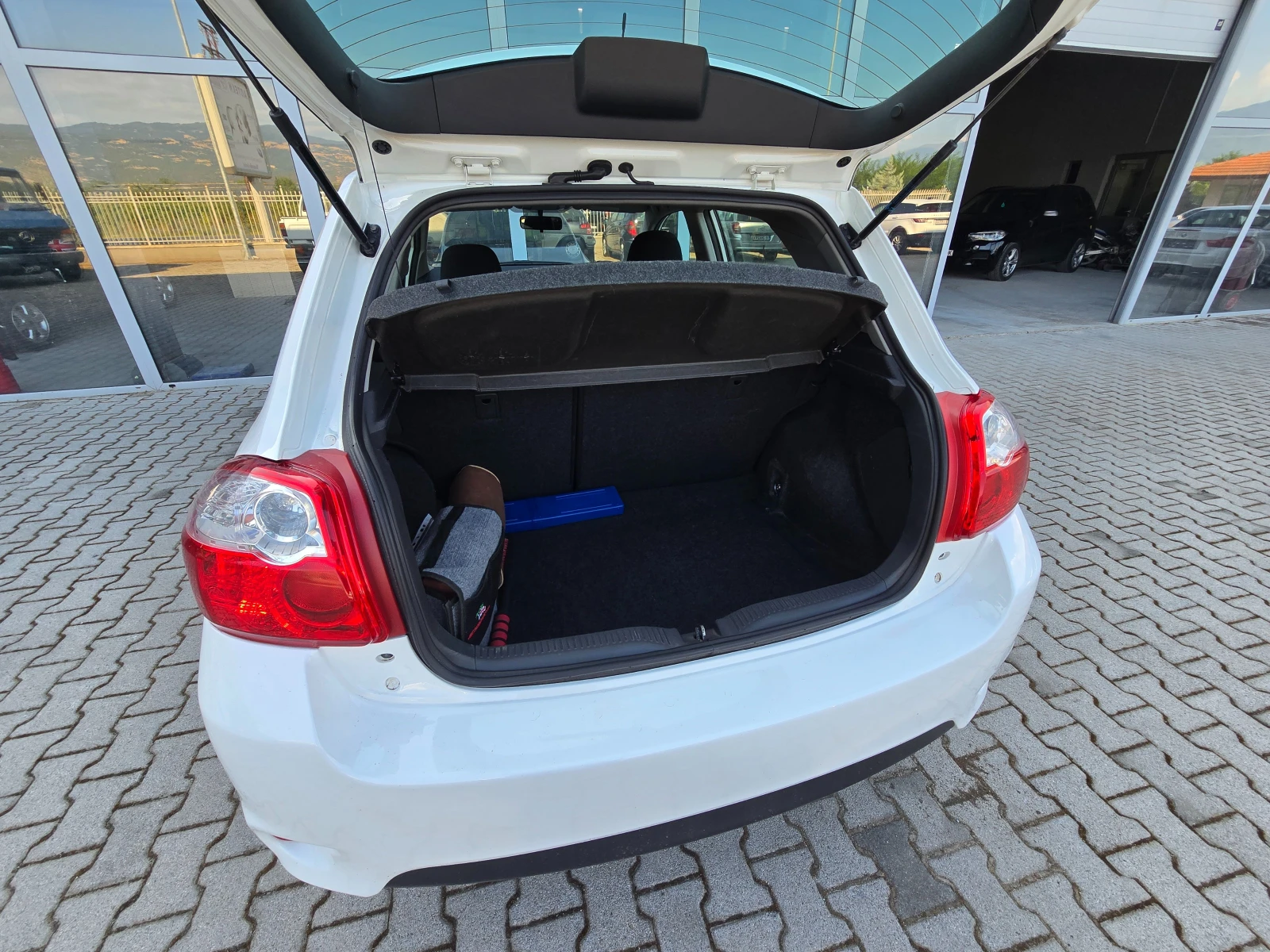 Toyota Auris D-4D !! FACELIFT !! | Mobile.bg — изображение 17