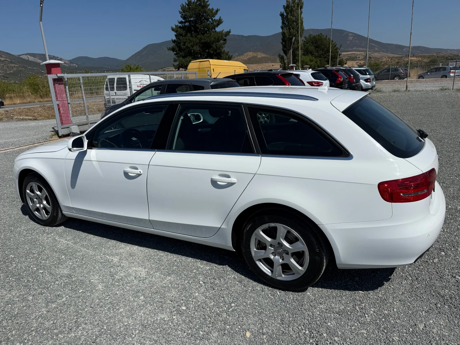 Audi A4 (KATO НОВА) - изображение 9