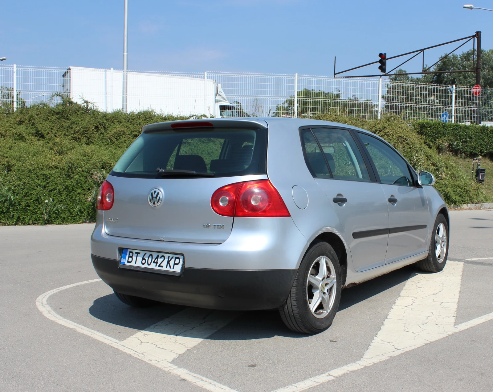 VW Golf V 1.9 TDI  105 Hp С РЕГИСТРАЦИЯ  , снимка 5 - Автомобили и джипове - 55120813