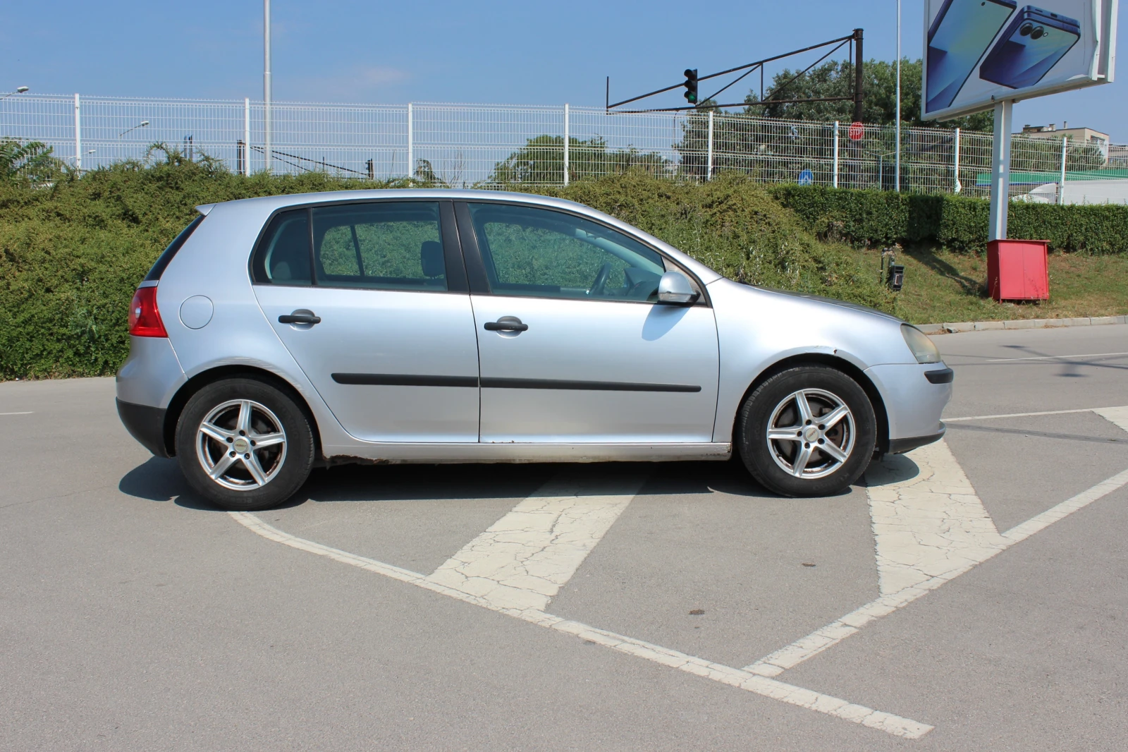 VW Golf V 1.9 TDI  105 Hp С РЕГИСТРАЦИЯ  , снимка 4 - Автомобили и джипове - 55120813
