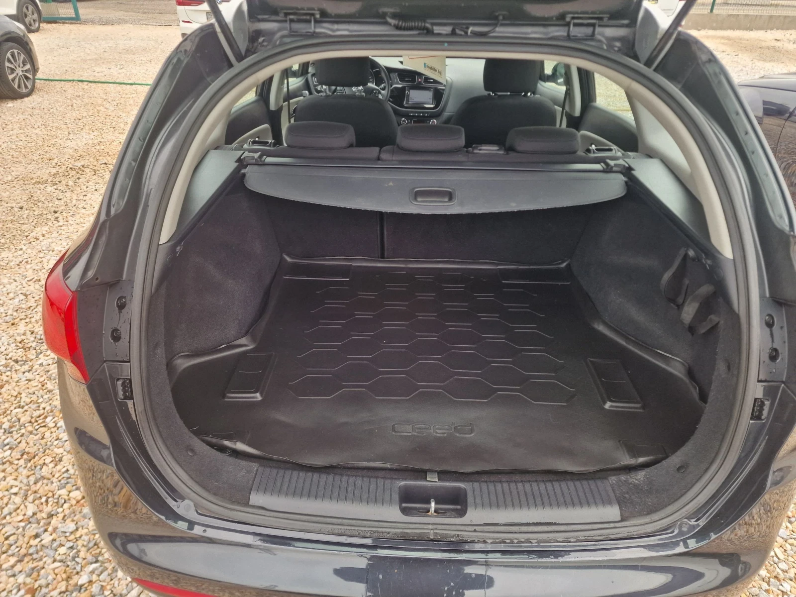 Kia Ceed 1.6-128-NAVIGACIA, снимка 9 - Автомобили и джипове - 54225900