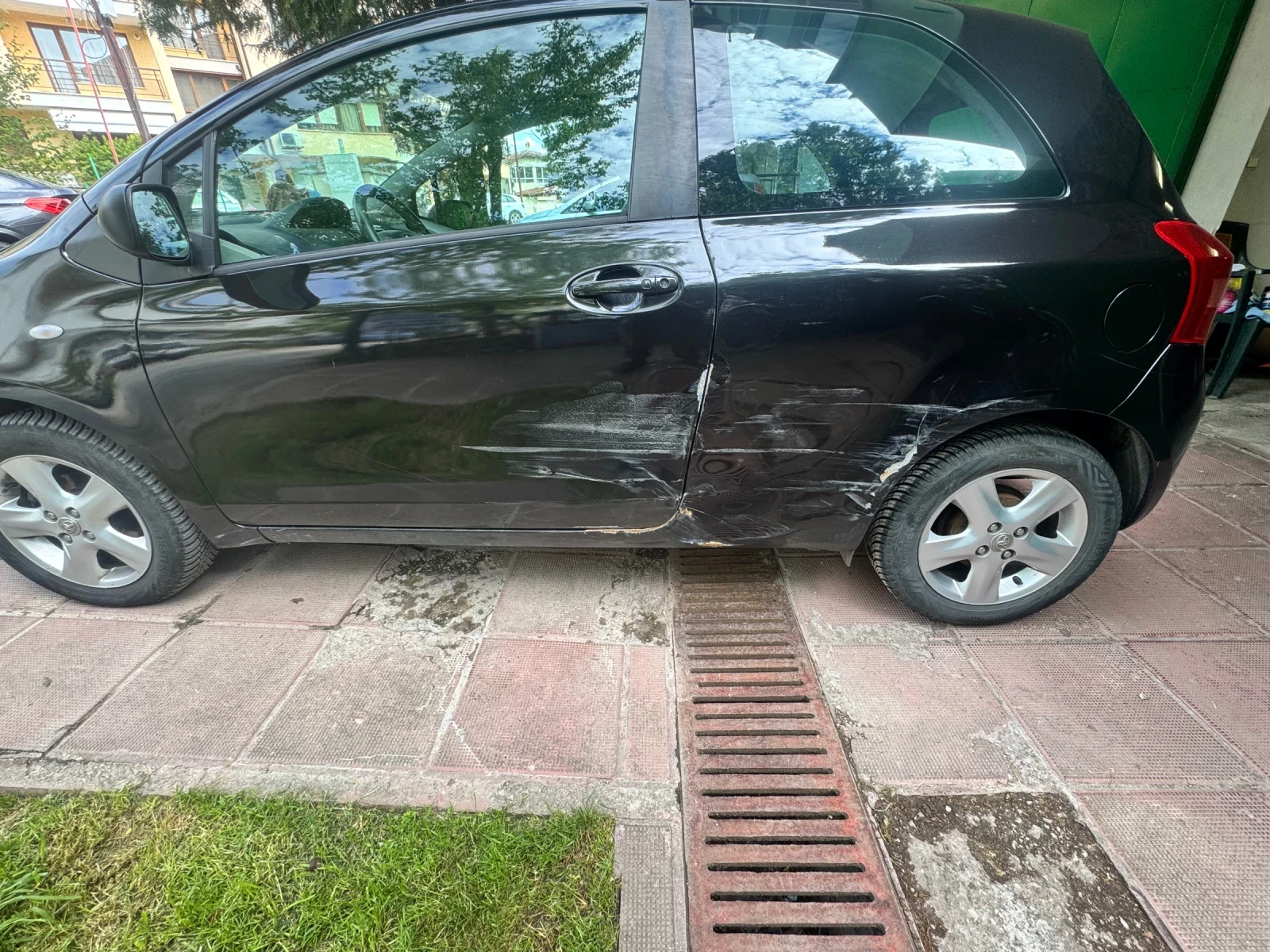 Toyota Yaris 1.3, снимка 8 - Автомобили и джипове - 54387030